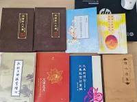 西方心理學技術流派能夠幫助來訪者解決一部分心理問題，八萬四千法門，解脫八萬四千煩惱！

學習佛學經典《金剛經》，《壇經》，《楞嚴經》，《圓覺經》，《傳心法要》，《元音老人》，《印光大師文鈔》等，

慧律法師，
體佛法師，
圣空法師，
視頻內容，

每天堅持早課，誦楞嚴咒和念佛等轉化念頭，恢復本自具足的內心光明，覺照正念。

需要請教當地真正的高僧大德，有真正實修經驗的師父，通過聞思修，可以獲得內心的解脫。

但是十分難的，要看個人的因緣吧。配圖