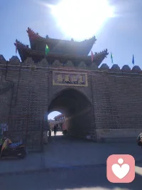 幸福，不在于擁有什么，而在于擁有的東西能夠讓你感到快樂。讓我們在生活的點(diǎn)滴中發(fā)現(xiàn)幸福，學(xué)會滿足于簡單的快樂，保持一顆感恩的心，這樣，幸福便會常伴我們左右。配圖