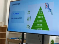 今天是6月28日，星期五，早安。人生真正的幸福，從來不是驚天動地，而是細水長流的安穩，和柴米油鹽的踏實。不在于你賺了多少錢，也不在于你走過的路有多遠，而在于，清晨醒來，身體無恙；夜里歸家，有燈，有人，有溫暖。人這一生，其實拼到最后，拼的就是健康，愿你一日三餐，有人問暖；四季流轉，有人相伴。愿你身心安穩，家人平安。#早安配圖