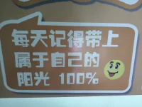 很简单，很经典，值得读一读!
1. 岁月，带走了纯真；时光，苍老了容颜；阅历，成熟了心智，沉淀下来的，是一份淡泊的心境。
2. 是你的，就是你的。越是紧握，越容易失去。我们努力了，珍惜了，问心无愧。其他的，交给命运。
3. 有时假装坚强的久了，内心也就真的强大了。
4. 去爱那些对你好的人，忘掉那些不知珍惜你的人。
5. 有时候很累，不想说话也不想动，不需要安慰和陪伴，只想要一个人呆着。
6. 好笑的是，时间一天天过，好像什么也没改变，但当你回头看，每件事都变了。
7. 有些事知道了就好，不必多说。有些人认识了就好，不必深交。
8. 有时我也会难过，只是骄傲不让我说。
9. 这世上其实有许多简单的幸福，而我们总是纠结于那些复杂的快乐。
10. 让人心痛的不是离别，而是离别后的回忆。
11. 凡事不要想的太复杂，手握的太紧，东西会碎，手会疼。
12. 在这个浮躁的社会，宁可装傻，也不要自作聪明。
13. 期待，是所有心痛的根源。心不动，则不痛。
14. 时间是单行道，过去了，回不来。
15. 感谢那些看透了我，却还一直陪在我身边的人。
16. 用时间和心看人，而不是用眼睛。
17. 有时候，最痛苦的并不是失去，而是得到以后并不快乐。
18. 人生总是很累，你现在不累，以后会更累。