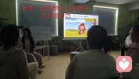 維護一份“思緒備忘錄”　　
我們的思緒有時像天上的云朵，前一秒還清晰縈繞在腦海中的想法，下一秒可能就被瑣事沖散，再想捕捉時，只剩下模糊的碎片。維護一份“思緒備忘錄”，可以給那些易逝的想法一個安放之處。
　　突然涌起的情緒，或是靈光一閃的念頭，都可以隨手記錄下來。不用在意文字是否工整、邏輯是否清晰，只需忠實地呈現當下的內心。當你偶爾翻看時，會發現它像是一面鏡子，映照出你內心的成長與變化。
　　那些曾經困擾你的情緒，在記錄與回望中會慢慢變得平和；那些曾經被忽略的美好想法，或許會在某個時刻重新綻放光彩，給你帶來新的啟發。配圖