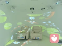 从心理学来讲，端午的仪式感，是内心的情绪锚点。
包裹粽子，是把琐碎焦虑层层收纳；艾草驱虫，象征主动清理内心内耗。借节日停下匆忙节奏，接纳过往压力，安放不安。
在传统习俗里获得归属感，松弛自我，与生活和解，愿心绪安稳，内心自在平和。配图