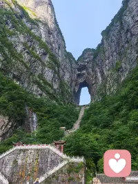 一千五百年前的微笑，抚平世间所有浮躁！
​昔日北魏烽烟早已散尽，唯有武州山崖的佛光，岁岁今朝。