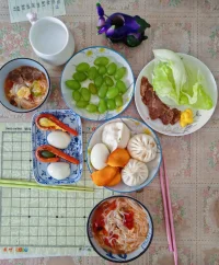 靜中無妄念，忙里有歡喜。渡四季，渡自己。在卷到不行的現實中，過自己的小日子，自渡。開始美好的一天！配圖