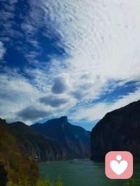 与任何人相处，时间长了肯定都能看出毛病，因为眼睛就是业力专门为我们准备的。因此，我们需要认清自己的评判标准来自于自我，而不要轻易评论他人的是非功过。其实，你看到的，只是业力允许你看到的。配图