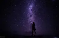 把自己活成一道光

因為你不知道，誰會借著你的光，

走出了黑暗。

請保持心中的善良

因為你不知道，

誰會借著你的善良，走出了絕望。

請保持你心中的信仰，

因為你不知道，

誰會借著你的信仰，走出了迷茫，

請相信自己的力量，

因為你不知道，

誰會因為相信你，開始相信了自己……配圖