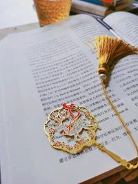 心寬福自來，
心靜慧自開，
心安心自在。
路不同就轉(zhuǎn)彎，
心不悅就看淡！配圖