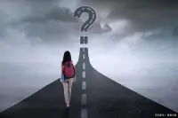 风吹散的情话终究沙哑，已经走远的人不爱也罢。配图