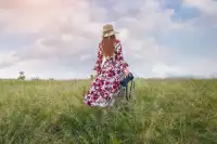 爱情里最棒的心态就是：我的一切付出都是一场心甘情愿，我对此绝口不提。你若投桃报李，我会十分感激。你若无动于衷，我也不灰心丧气。直到有一天我不愿再这般爱你，那就让我们一别两宽，各生欢喜。配图