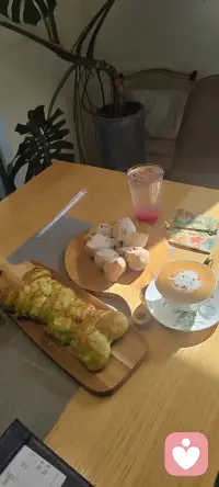 “自我成长”是心理学家罗杰斯的理论，他相信，人具有一种保护自己心理健康和寻求恢复健康的自然驱力。配图