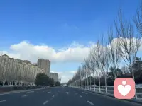 我们随时都可以昂首挺胸，大步向前！配图