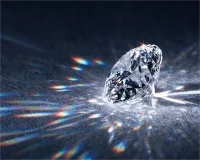 有一句話我們很熟悉：任何形式的競爭，到最后都是人格的競爭。但這句話后面還有一句：人格的競爭不單是指人格的強大，而是柔軟靈活，切面多，如鉆石一樣，每一面晶瑩剔透，每一面都是自己。

從穩定，到豐富，再到靈動，人格的三個進化過程。
 
修煉你的鉆石靈魂。配圖