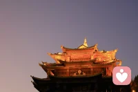 我經常說:成年人的眼淚價值千金
?對，就是這么值錢
?她是你過去所有積壓的委屈，憤怒，壓抑。。
?而這些情緒的力量一直被埋藏，從未被看見
?所以，當你看見的那一刻，力量就產生了
?親愛的，你多久沒有讓眼淚流出來了？
?如果你想探索自己情緒的力量，歡迎點擊頭像來約我～配圖