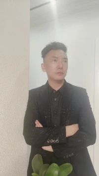 人生如戲，笑淚交織，唯有自渡，方能領(lǐng)悟。配圖