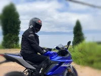 生命是一段旅途，生活便是其中的過程，翻山越嶺還是涉水乘舟，一切全憑自己。走在生活的阡陌中，不必讓自己背負太多，淡淡聽風，才會走的輕松。配圖