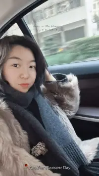 傻瓜，你總有一天會發(fā)現(xiàn)，你愛的不是現(xiàn)實(shí)中的他，而是想象中的他。
而現(xiàn)在，也許你已經(jīng)發(fā)現(xiàn)了模板ta和現(xiàn)實(shí)ta的差距
適應(yīng)就走下去 不適應(yīng)也只能分開。配圖