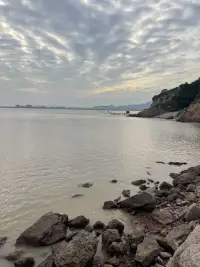 一个人说自己没得选，其实他已经做出了，放弃的选择，因为他不敢接受最坏的结果，就以为自己没得选。