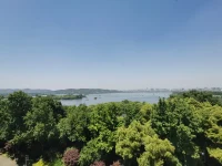 生活中，有太多人深信命運(yùn)，覺(jué)得自己的一切遭遇，皆是命中注定。所以一旦對(duì)現(xiàn)狀感到無(wú)力，他們就會(huì)直接躺平，接受所謂命運(yùn)的安排。
但這種被認(rèn)定的命運(yùn)，說(shuō)穿了，也只不過(guò)是其逃避現(xiàn)實(shí)的借口罷了。配圖
