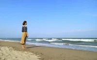 懂得穩(wěn)住自己，保持平常心，你才能沉下心來，想到最優(yōu)的解決辦法。
任何時候，只要情緒不亂，辦法總比問題多。配圖