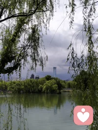 父母情绪平和，是孩子最好的养分。别把生活的压力发泄在孩子身上，好好说话，耐心沟通，让孩子在爱里长大，往后余生，才敢热爱生活、善待世界。配图