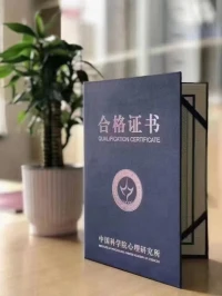什么樣的抑郁癥會變成雙相情感障礙？



有一定比例的青少年患者最后病情可能會轉變成雙相情感障礙。一旦轉變成雙相情感障礙，臨床治療難度會大幅度增加，最終預后也十分堪憂。


那么，什么樣的患者容易轉為雙相呢？具有以下特點的：
1浮夸炫耀、2內心脆弱、3喜歡控制、4獻媚討好、5自以為是、6貪欲深重、7特權思想、8缺乏同理心、9強烈的嫉妒心、10人際關系不良、11過分物質化、12小眾癖好配圖