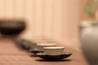 在現(xiàn)實(shí)生活中，你和誰(shuí)在一起的確很重要，
甚至能改變你的成長(zhǎng)軌跡，決定你的人生成敗。配圖