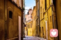 人生不過三萬天，還有多少時間夠你把煩惱添，時光匆匆又一年，還有多少時日把笑容展。身體是自己的，沒人為你的健康買單；快樂也是自己的，沒人為你的難過撐傘。配圖