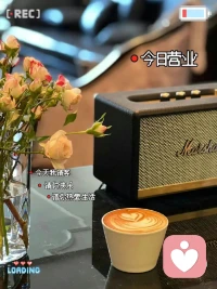 用微笑迎接每一刻
用努力書寫每一頁
愿我們?cè)诶滹`颼的初冬里
都有熱乎乎的小日子配圖