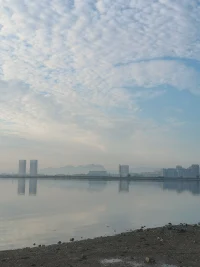 生活無論好壞，
走過的都是歲月，
路過的都是風景，
愿你日出有盼，日落有念，
所有美好都能如期而至，
所有的幸運，都能不期而遇!配圖