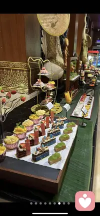 舉起酒杯敬往后
忘記所有憂和愁
對(duì)著前塵再也不提口
獨(dú)自品味生活的溫柔
歲月時(shí)間慢慢走
該走的我不挽留
人間有喜也有愁
喜怒哀樂誰都有
舉起酒杯敬往后
生活不要去低頭配圖