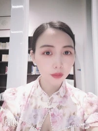 我必須承認生命中有部分時光是屬于孤獨的，努力成長是在孤獨里可以進行的最好的游戲。配圖