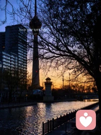 如果万事万物的运行都藏着既定的规则和轨道，那么一切万物都是早已注定的。既然是注定，那我们的各种选择还有什么意义？
我们仍然要认真的生活，可以假装拥有选择的权利，就像明知注定会生老病死，但依然热爱生活，依然热烈奔赴，依然活力满满一样。
人活着的目的，从不是为了追逐一时的拥有，也不是为了那些莫名的执念，而是长久的生存，在这个既定规则又变幻莫测的世界里，我们要为自己搭建出一个一个能长期稳定生存的结构。
众生皆苦，却仍在苦中寻乐、在既定里寻自由、在心象中寻本真。这便是活着的意义——明知终点，仍守初心；看透万象，仍惜当下……