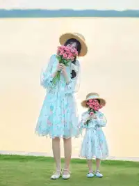 總有人嫌你不好，也總有人覺(jué)得你哪里都好，愛(ài)你的人自然愛(ài)你，不愛(ài)你的人說(shuō)再多也無(wú)用，所以，活在當(dāng)下最為重要：我們不要過(guò)于在意他人的看法，專(zhuān)注于當(dāng)下的生活。