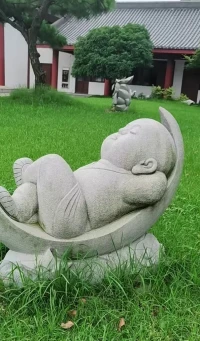 【時(shí)間有序】蟬在懶洋洋的鳴唱，草木葳蕤濃郁，云放慢了腳步，夏來到了最后一天。明日立秋，時(shí)光有序，歲月又將更迭。順時(shí)順勢，安定從容，天天向上。[愛心]配圖
