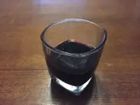 我喝的那酒，靈魂是酒瓶
它的狂喜已把我頭腦偷走
一道光進來，在我靈魂深處點起一把火
這光如此耀眼，太陽只能像個蝴蝶圍著它轉配圖