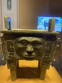 “一個人的缺點來自他的時代，
他的美德和偉大卻屬于自己。”配圖