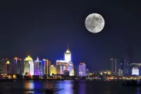 明月照我心，乾坤明我志。
阳明教千古，瑟瑟后来人。

                 ——中秋敬千古