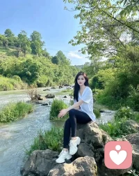 《夫妻间的冷战，比争吵更伤感情》
婚姻里最伤人的，从来不是轰轰烈烈的争吵，而是悄无声息的冷战。一句沉默的敷衍，一次刻意的疏离，慢慢耗尽彼此的耐心与爱意，让两颗心越走越远。很多伴侣习惯用冷战逃避矛盾，却不知冷战只会让隔阂加深。其实，婚姻里没有输赢，学会放下执念，主动沟通，把心里的顾虑说出口，把对彼此的在意讲清楚，不冷战、不敷衍，才能化解矛盾，守住婚姻的温度。