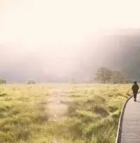 第一次不滿的時候，你可以表達一下自己的不滿，并且說明自己不滿的原因，看對方怎么做，如果你什么都不說，只是依靠冷暴力處理問題，那問題只會越來越大，尤其是對親密關系，但對方如果在你說完后并沒有改變，那你就不用給下次機會了配圖
