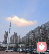 一個女人最重要的能力不是你打扮的有多漂亮，也不是你賺錢會有多么厲害，而是發生任何事情，你都有快樂起來的能力。生活中有風有雨，但別忘記也會有陽光。配圖