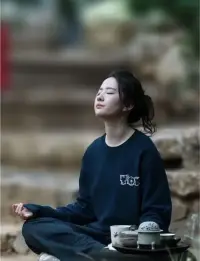 人生就是一個過程，無論經(jīng)歷多少，
蕞終都要放下，一切歸于塵土。
放下便是解脫，舍棄便是擁有。配圖