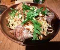 一頓?美食帶來的幸福感，
不僅體現在味覺的滿足，
更是一種生活品質的提升。

它能夠帶來身心的愉悅、社交的滿足，
以及情感的鏈接，帶來深層次的幸福感。配圖