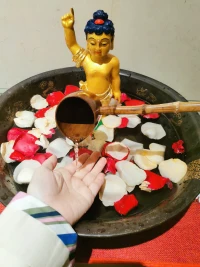 菩薩畏因，眾生畏果，
因上努力，果上隨緣。配圖
