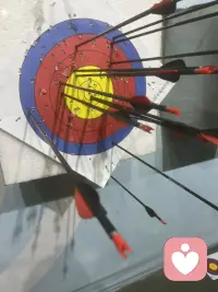 第一次射箭🏹最后一箭正中靶心🎯我从小就想骑马射箭，这是前几世梦回金戈铁马的大草原吗？另外，射箭可以有效提高关注力，降低焦虑和抑郁情绪，运动和工作是最好的心理缓解方法