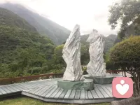 我們都不完美，但都有權(quán)利追求完美。專業(yè)的傾聽(tīng)?zhēng)煂⒃谀钚枰臅r(shí)候?yàn)槟峁┲С趾凸膭?lì)，幫助您實(shí)現(xiàn)內(nèi)心深處的夢(mèng)想。配圖