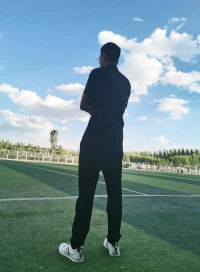 但凡我們過于熱心時，多半都是因為當事人的故事勾起了屬于我們自己的情緒，在情緒的驅使下無意識的借著幫助別人的幌子，試圖清算屬于我們自己的舊賬配圖