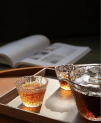 有時候，好的療愈就是一杯熱茶，一本好書，以及一顆愿意傾聽的心。配圖