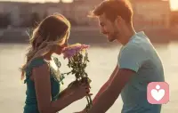 夫妻久了就是親人，少聽網(wǎng)上亂七八糟的愛情觀，丈夫/妻子    也是人天天累的要命，哪有那么多笑臉和情調(diào)，平淡的生活才是真。配圖