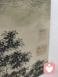 近因效應，簡而言之，就是指當多個信息連續呈現時，人們往往對最后出現的信息留下最深刻的印象。這種現象在我們的日常生活中屢見不鮮，無論是工作中的會議總結、學習中的知識回顧，還是人際交往中的最后印象，近因效應都在無形中影響著我們的記憶與判斷
為何“最后”如此重要?
新鮮感的沖擊：最新接觸的信息，由于時間上的接近性，給人一種“就在眼前”的錯覺，這種即時性增強了信息的鮮活感，使其更容易被記住。
記憶的覆蓋與更新：人的記憶并非一成不變，新的信息會不斷對舊有記憶進行覆蓋或修正。近因效應發生時，最近的信息就像一股強大的水流，沖刷著之前的記憶痕跡，使得最后的部分更為清晰。
情感與注意力的集中：往往在最后階段，我們的情感和注意力會達到一個高峰，無論是緊張、期待還是滿足，這些強烈的情緒體驗都會加深我們對最后信息的記憶。
職場中的近因效應
在職場上，近因效應尤為重要。一次成功的項目匯報、一次有力的會議發言，或是與同事間的愉快交流，都可能成為你在領導或同事心中留下的“最后印象”。因此，學會利用近因效應，在關鍵時刻展現自己的最佳狀態，對于職業發展大有裨益。
人際關系中的微妙影響
在人際交往中，近因效應同樣不容忽視。一次愉快的約會結束、一次深情的告別，都可能讓對方對你的好感度飆升。相反，如果最后留給對方的印象不佳，即使之前的相處再愉快，也可能大打折扣。把握“最后”的魔力
近因效應，是心理學賦予我們的一份禮物，它提醒我們要珍惜每一次的“最后機會”,無論是工作匯報、人際交往，還是自我提升，都應力求在結尾處留下完美的印記。因為,在記憶的舞臺上，最后的一幕往往最為難忘配圖