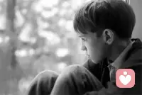 一個(gè)孩子被父母長期否定，也許是這個(gè)世界上最壓抑的童年，這相當(dāng)于扼殺了原本自然成長的生命，將一切的希望和可能性撕碎，扔進(jìn)垃圾桶。
父母的否定，可能會(huì)影響一個(gè)人的命運(yùn)，但不會(huì)決定一個(gè)人的命運(yùn)，個(gè)體依然可以學(xué)會(huì)，在這暴虐的嘲諷、挖苦和攻擊之中，存活下來，并完成自己的人生。配圖